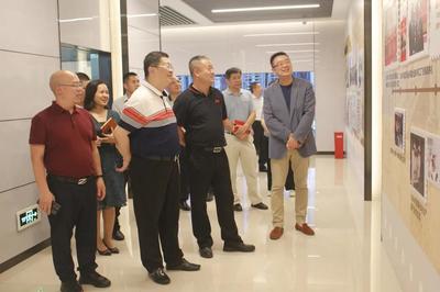 廣東廣墾畜牧集團黨委書記、董事長黃宣一行蒞臨皇氏集團參觀交流